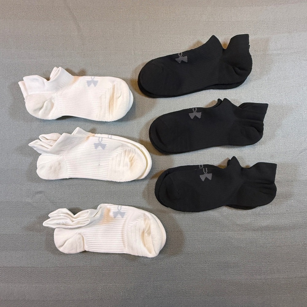 Under Armour Mens No Show Athletic Socks 6 Pair Bundle Black White Size M TTP116
